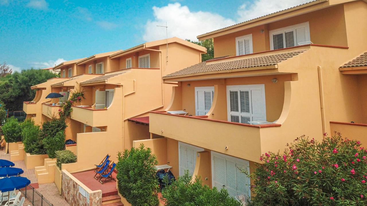 Residence Le Onde Badesi Exterior foto